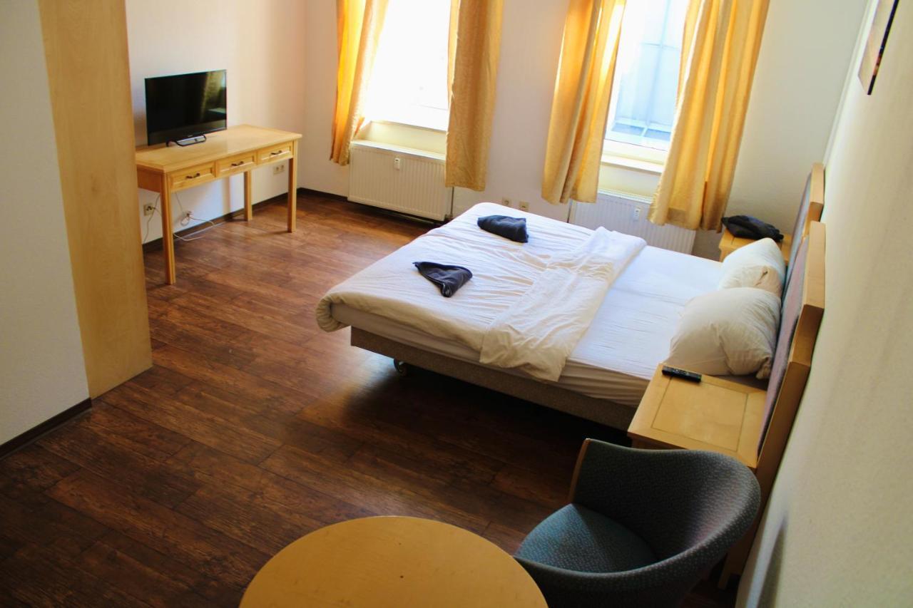 Pension B6 Wurzen Buitenkant foto
